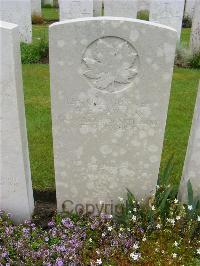 Etaples Military Cemetery - Davison, William Earle
